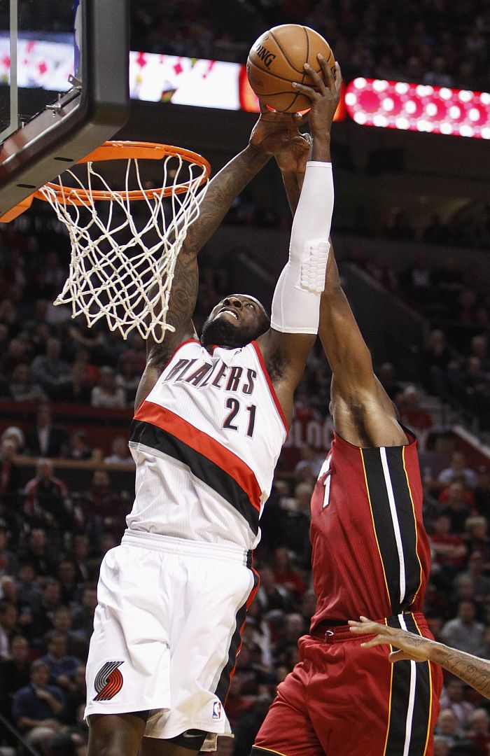 J.J. Hickson, do Portland Trail Blazers, marca cesta na vitória sobre o líder da Conferência Leste, Miami Heat | Reuters