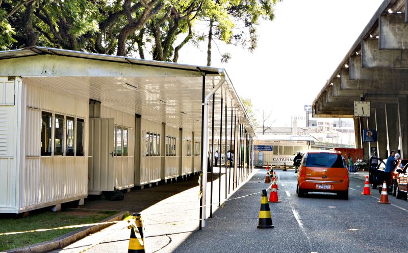 Guichês foram improvisados para atender a ala interestadual | Hugo Harada/ Gazeta do Povo/Arquivo