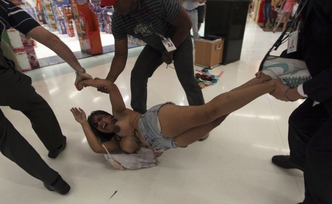 Grupo diz não ser contra o Big Brother, mas avalia que o povo brasileiro deve combater os problemas do país |