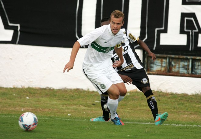 Chico culpou a falta de ritmo pelo empate e defendeu Ruidiaz, que perdeu pênalti |