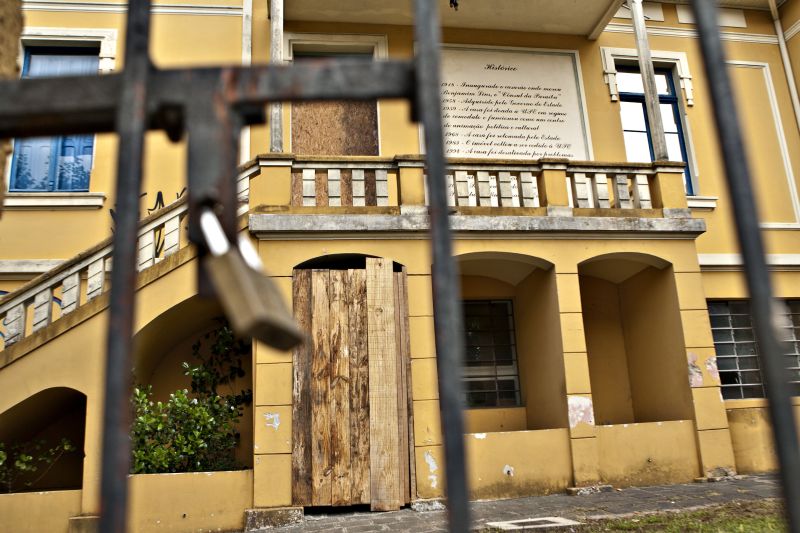 Prédio histórico também sofre com falta de segurança | Marcelo Andrade/Gazeta do Povo