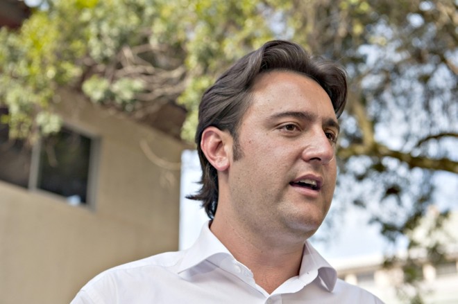 Ratinho Júnior Desenvolvimento Urbano: Segundo colocado nas eleições para a prefeitura de Curitiba, Ratinho Jr. (PSC) está no seu segundo mandato como deputado federal. Em 2012, fez quase 400 mil votos para prefeito de Curitiba fator importante na sua atração para a base governista |