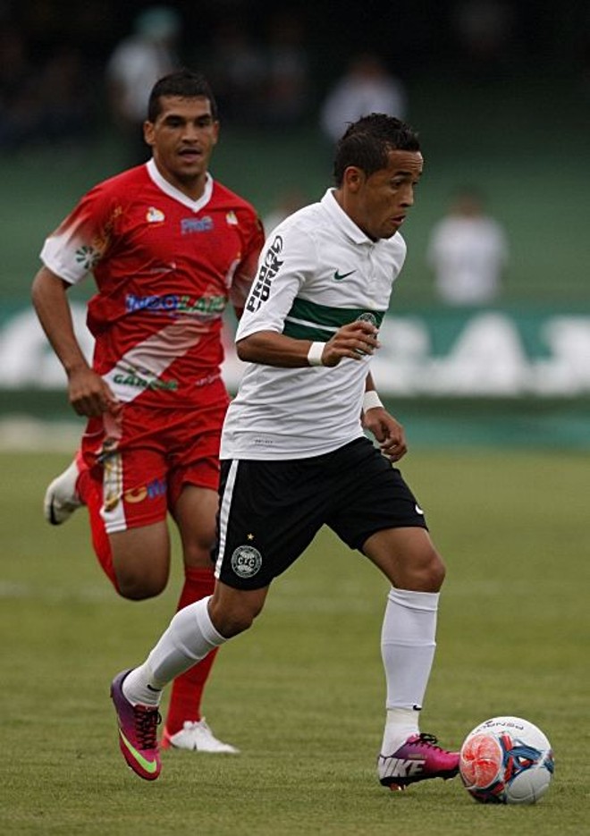 Rafinha foi titular no duelo contra o ACP |