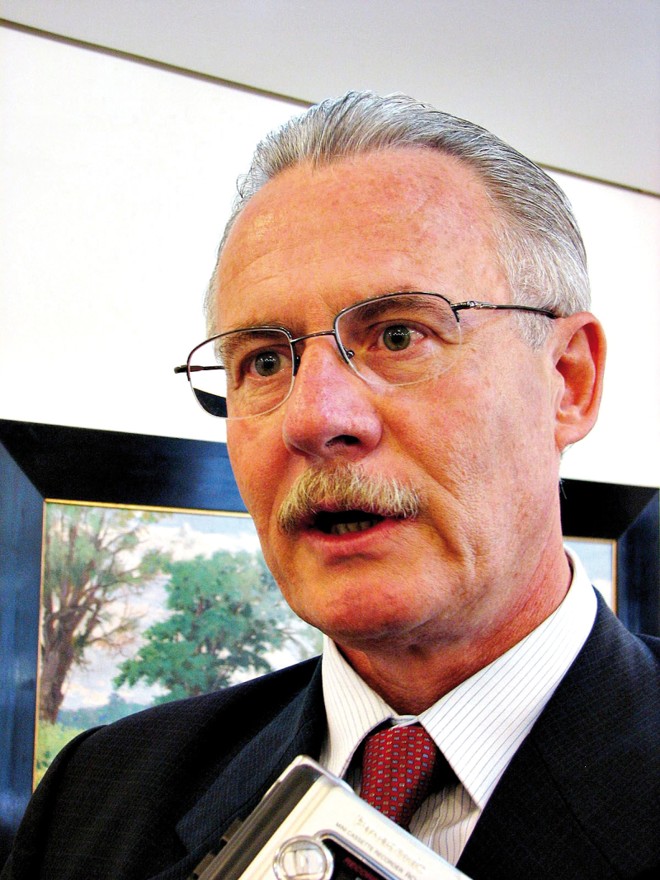 Orlando Pessuti Sanepar: Governador do Paraná entre abril e dezembro de 2010, Orlando Pessuti (PMDB) é veterinário e acumulou a secretaria de Agricultura com o cargo de vice-governador entre 2003 e 2006. Antes disso, foi deputado estadual por cinco mandatos |