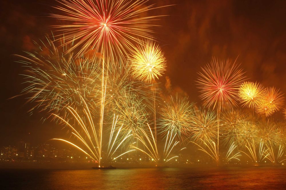 Festa teve a queima de 24 toneladas de fogos de artifício | Reuters/Pilar Olivares