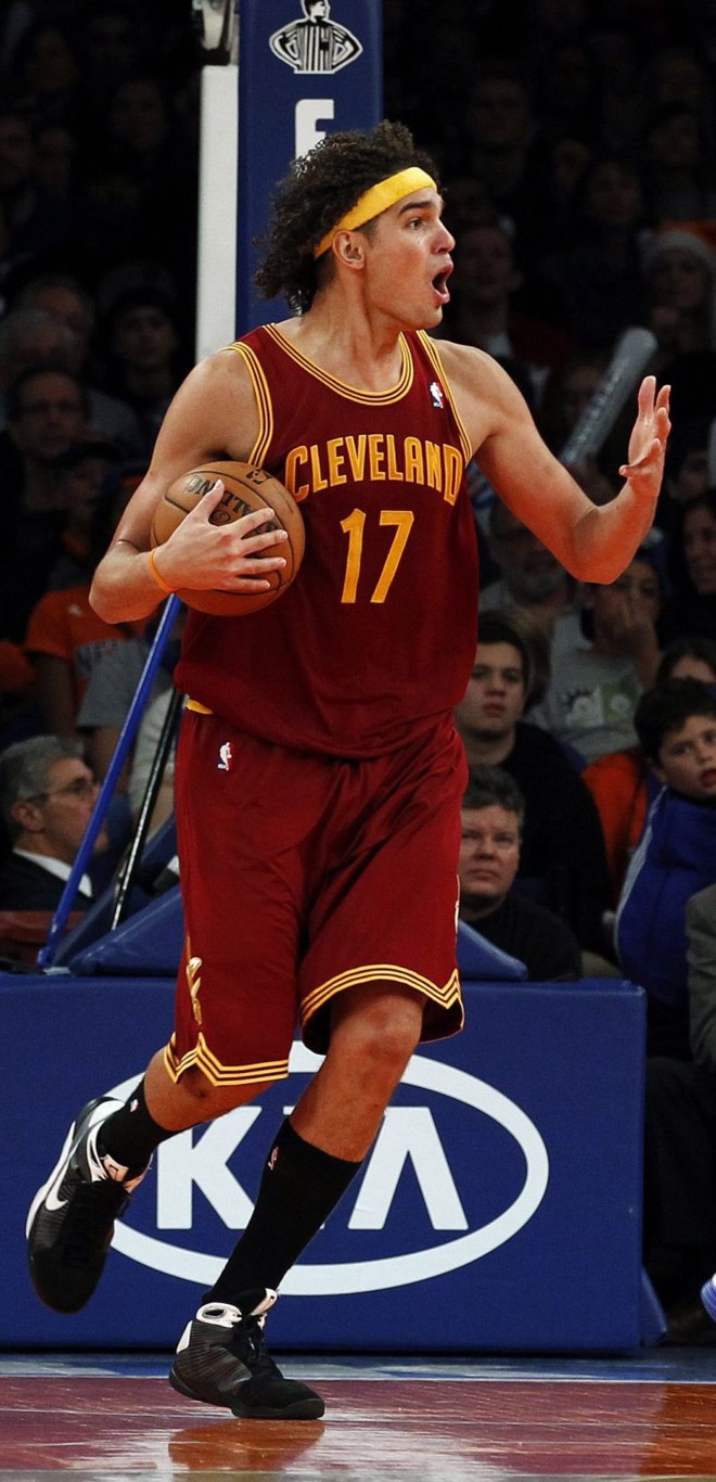 Anderson Varejão- Dono do cabelo mais desgrenhado do basquete mundial, Anderson Varejão atravessa a melhor temporada desde que se transferiu para a NBA. Pelo Cleveland Cavaliers, tem alcançado ótimos números, podendo chegar ao All-Star Game. Em agosto, vai precisar levar esse desempenho para a seleção brasileira, que disputa a Copa América em busca de uma vaga para o Mundial da Espanha, em 2014. Aposta certa | 
