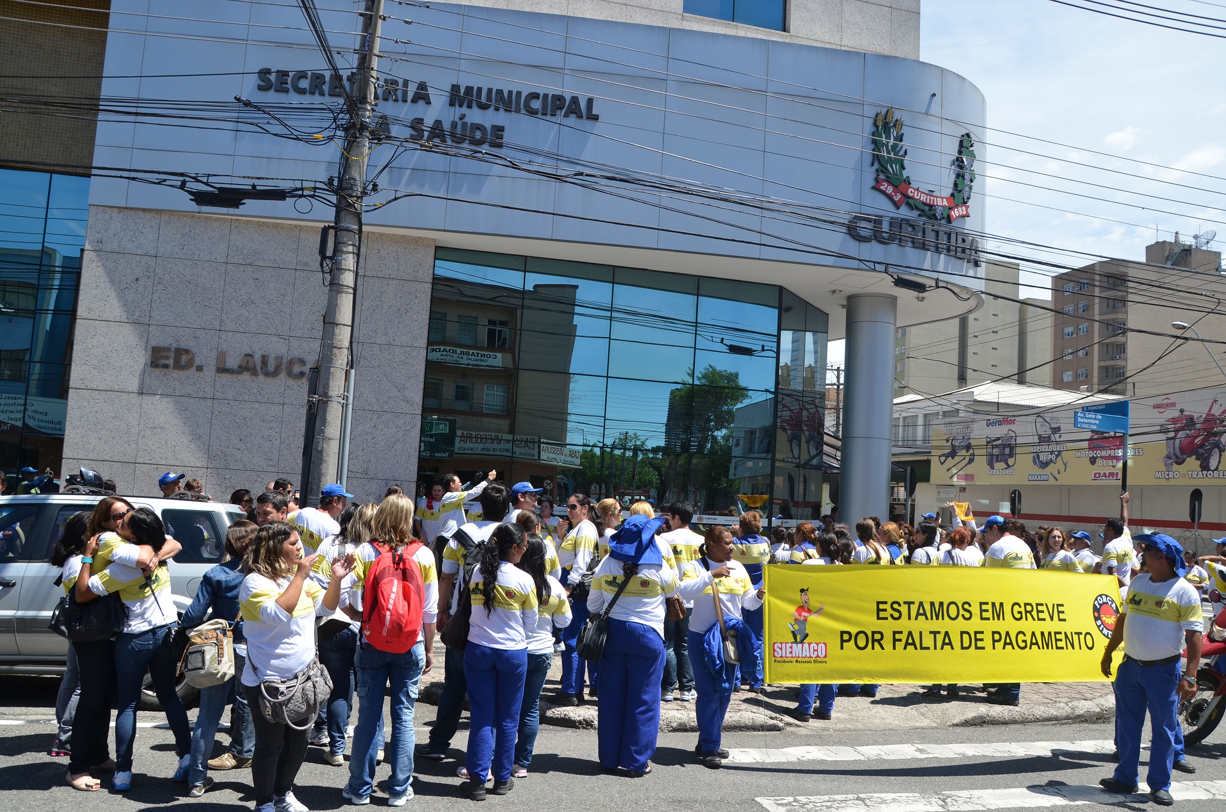 Agentes fizeram manifestação em frente a Secretaria Municipal de Saúde | Lizandra Tadaieski/ Divulgação
