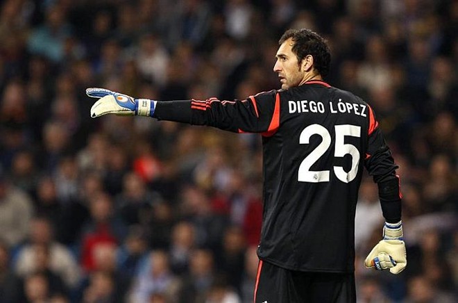 Goleiro Diego López, que substituir Casillas, no Real Madrid, que teve de fazer cirurgia no dedão da mão esquerda | 