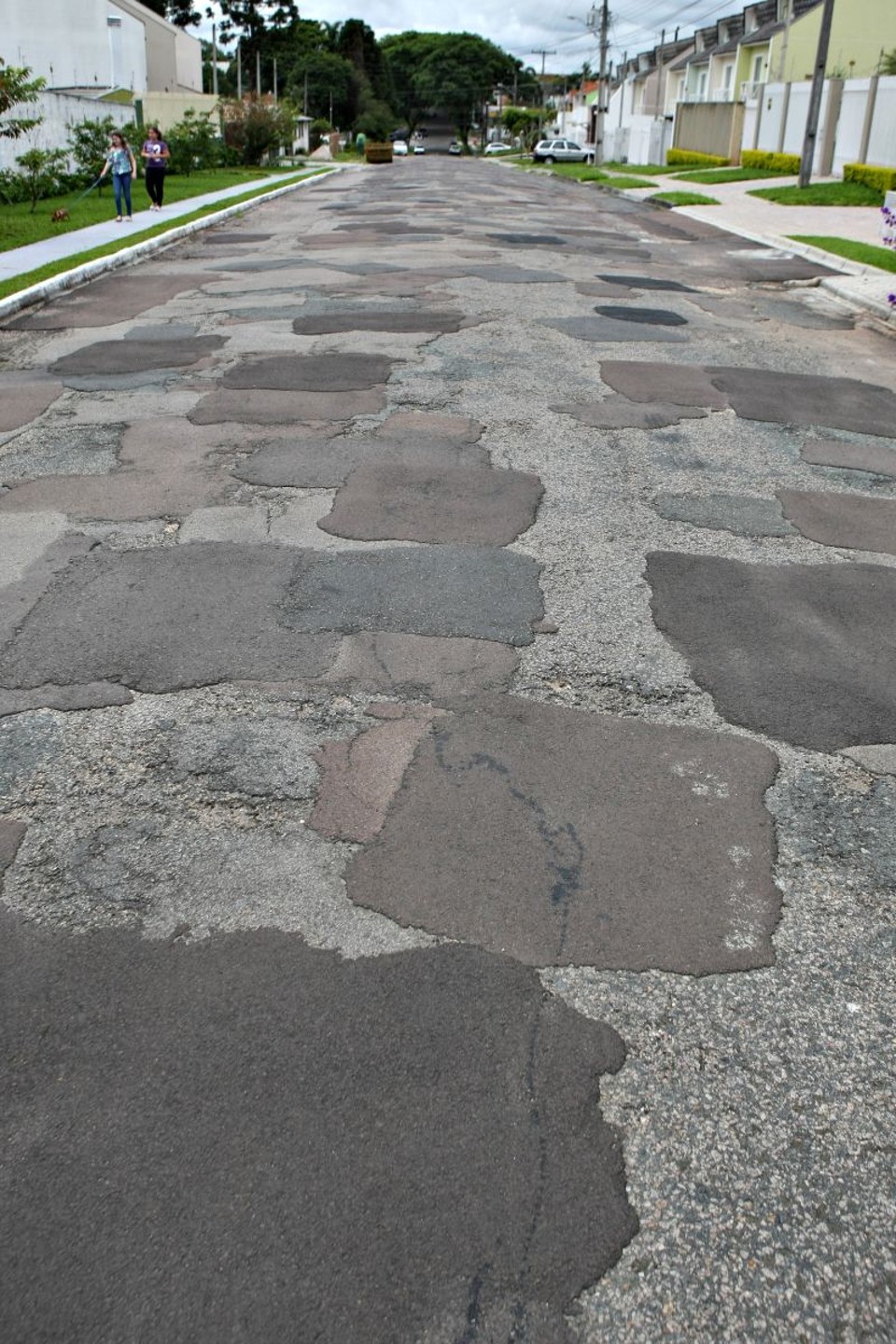 Cinquenta tons de cinza na Rua Viligran Cabrita, no Boqueirão | Henry Milléo/ Gazeta do Povo