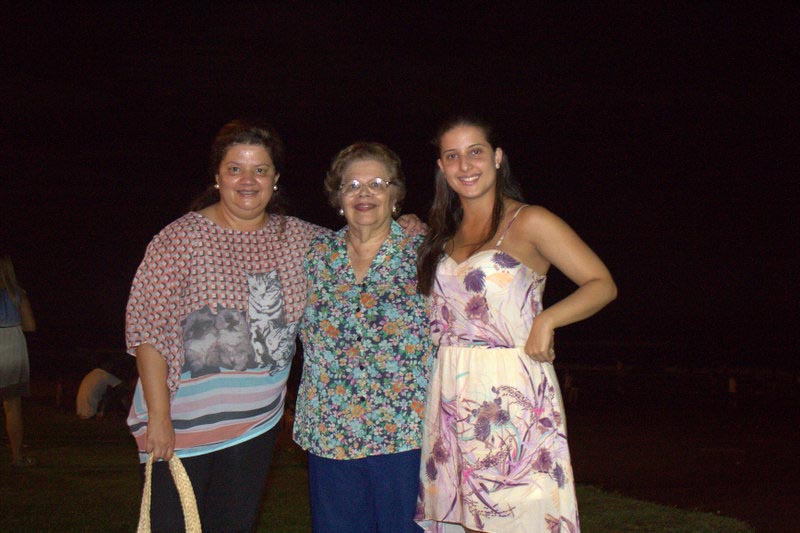 Família Cabel reuniu três gerações filha, mãe e avó na areia da praia de Caiobá | Amanda Audi, especial para a Gazeta do Povo