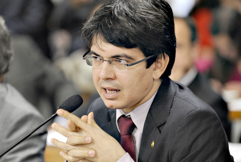 Randolfe já disputou presidência do Senado contra Sarney | Fabio Rodrigues Pozzebom/ABr