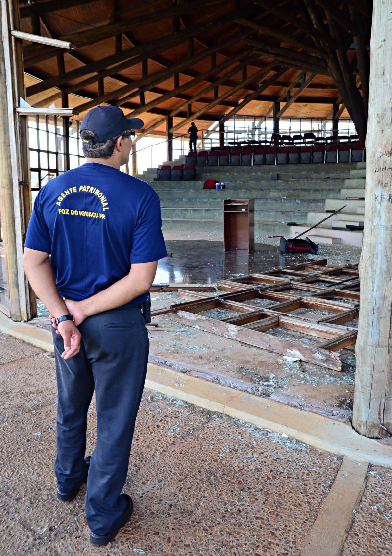Concebido como cartão-postal, o local está todo depredado | Marcos Labanca/Gazeta do Povo