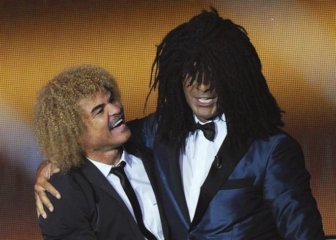 Antes, Valderrama e o holandês Ruud Gulit brincaram com suas cabeleiras | 