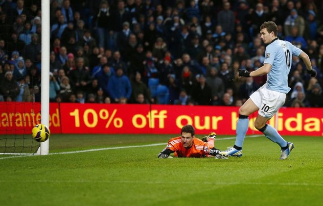 Manchester City, do bósnio Dzeko, bateu o Stoke por 3 a 0 |