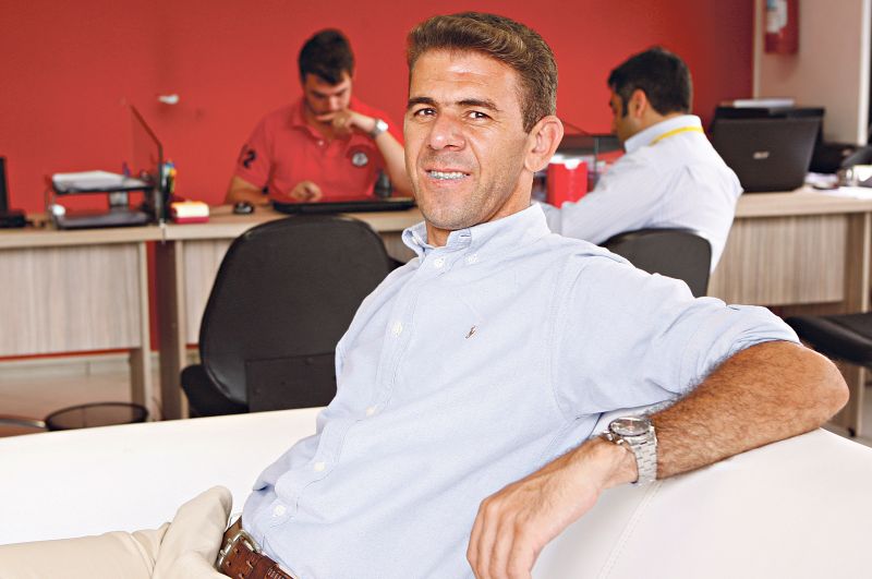 O hoje empresário Demétrio Ferreira teve o apoio dos ex-chefes e colegas para tocar seu primeiro negócio | Hugo Harada/ Gazeta do Povo