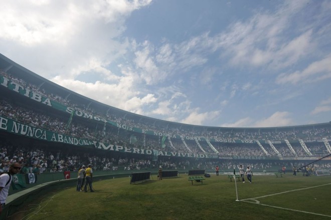 14 mil pessoas foram ao estádio para ver Alex |
