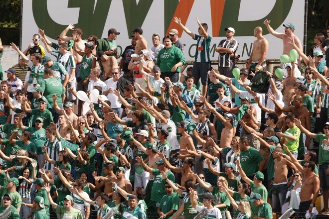 Torcida alviverde compareceu em bom número no Germano Krüger |