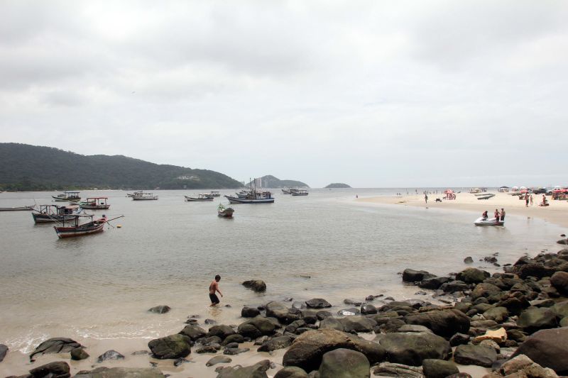 Baía de Guaratuba oferece atrativos como passeios de barco, cultivo de ostras e uma vegetação rica em sambaquis e manguezais | Walter Alves/Agência de Notícias Gazeta do Povo
