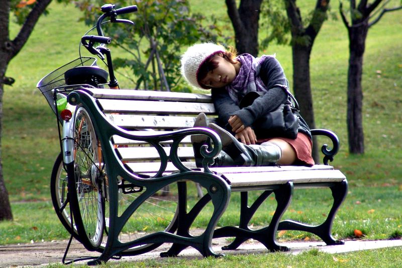 Menos sono pode significar mais produtividade. Mas não necessariamente salários melhores | MIKI Yoshihito/ Creative Commons