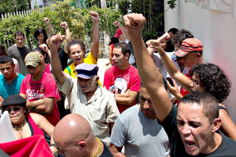 Agricultores dentro do instituto: manifestação para que Lula peça a Dilma para desapropriar área em litígio judicial | Diogo Moreira/Folhapress