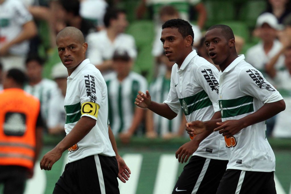 De cara, Alex ganhou a braçadeira de capitão | Walter Alves/Gazeta do Povo