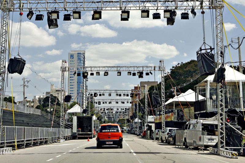 Cândido de Abreu pronta para o desfile em 2012: local nunca foi uma unanimidade | Antônio More/Gazeta do Povo