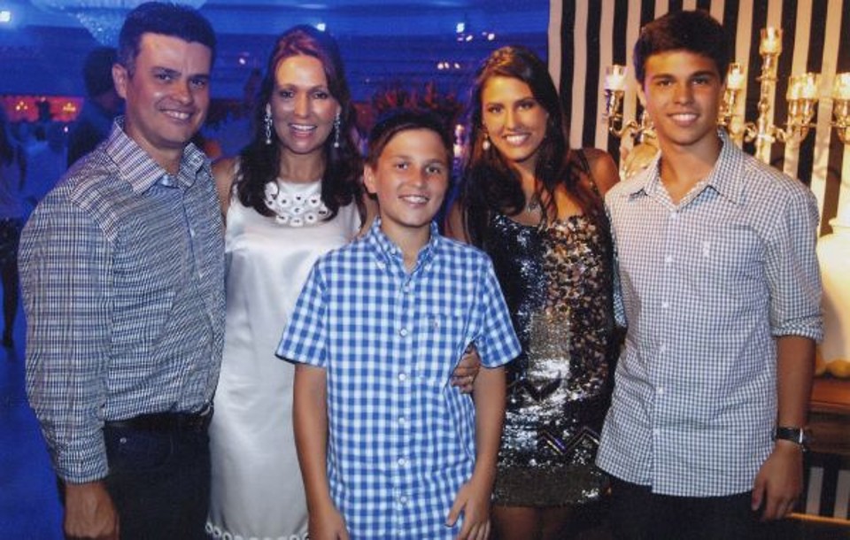 Réveillon do Clube Curitibano- O presidente do Clube Curitibano Joaquim Miró com Maria Cristina e os filhos Joaquim Júnior, Juliana e Gustavo | Gustavo Garret