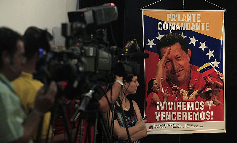 Jornalistas aguardam durante conferência em Cuba organizada para desejar a pronta recuperação de Chávez | REUTERS/Enrique De La Osa