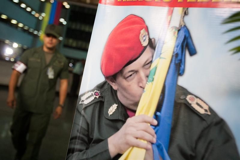 ONGs, entidades de classe, correligionários e demais integrantes do Grande Polo Patriótico, de apoio a
Chávez, querem que o movimento dure todo o dia | EFE/MIGUEL GUTIERREZ