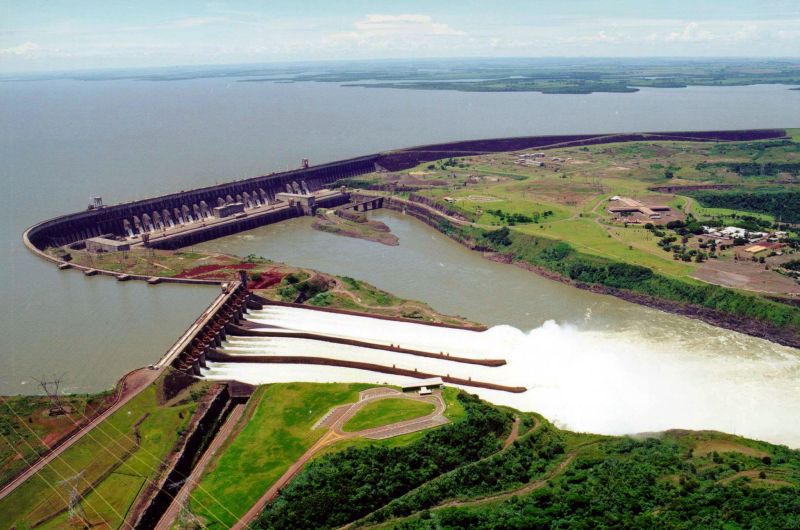 Foto área do vertedouro da usina de Itaipu | REUTERS/Caio Coronel