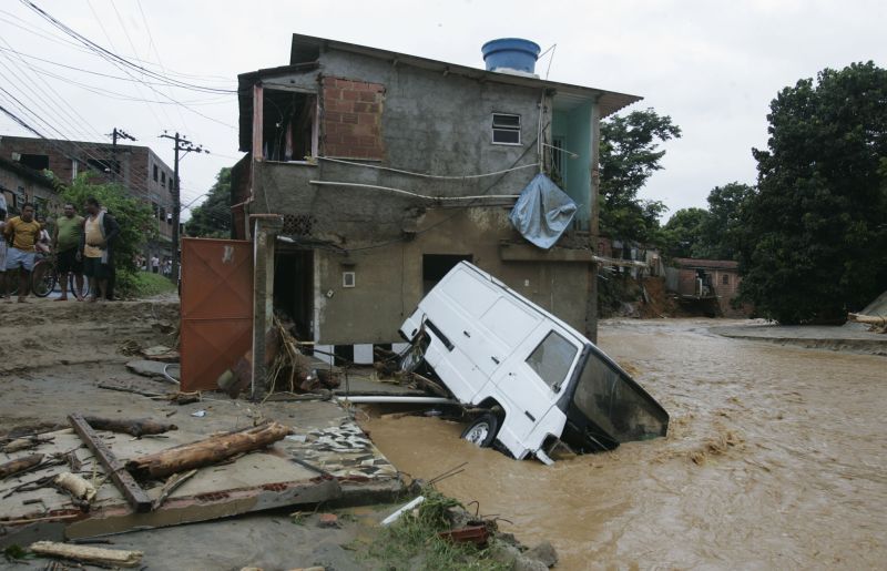 O distrito de Xerém (Duque de Caxias) amanheceu devastado, com lama e entulho por toda parte | Osvaldo Praddo/Agência O Dia