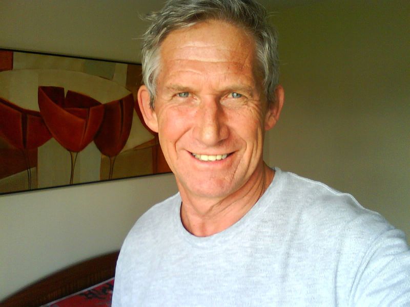 Fazendo bem as contas, são 2.439 páginas. Fiz capas, diagramação, revisão e ilustrações. Estão distribuídas nos 13 livros como romancélere, contos, poemas e textos em geral. -Rui Werneckde Capistrano, escritor | Arquivo pessoal