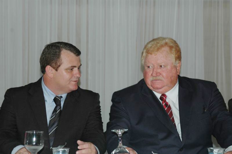 Marquinhos Roque (esq.) ao lado do prefeito Mário Roque: pai e filho acreditam que proximidade é positiva para a cidade | Oswaldo Eustáquio/ Gazeta do Povo