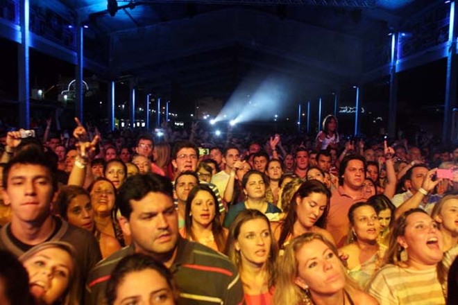 A casa de shows estava lotada | 