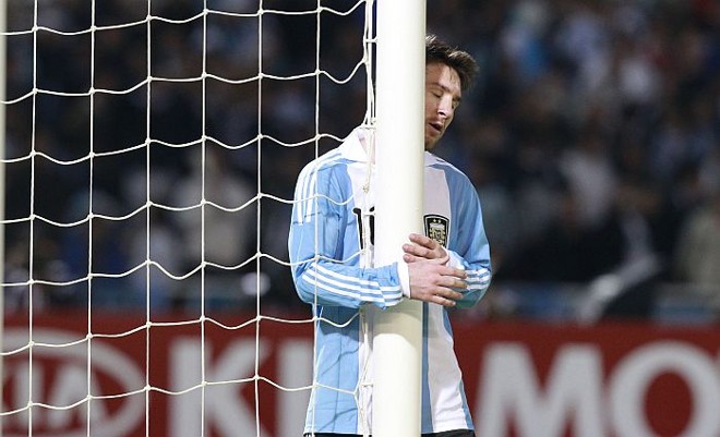 Junto com a seleção da Argentina, Messi tropeçou na Copa América de 2001 em casa |