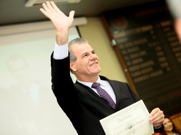 Prefeito assumirá oficialmente o cargo por volta das 18 horas, após a posse dos 15 vereadores eleitos | Ivan Amorin / Gazeta Maringá