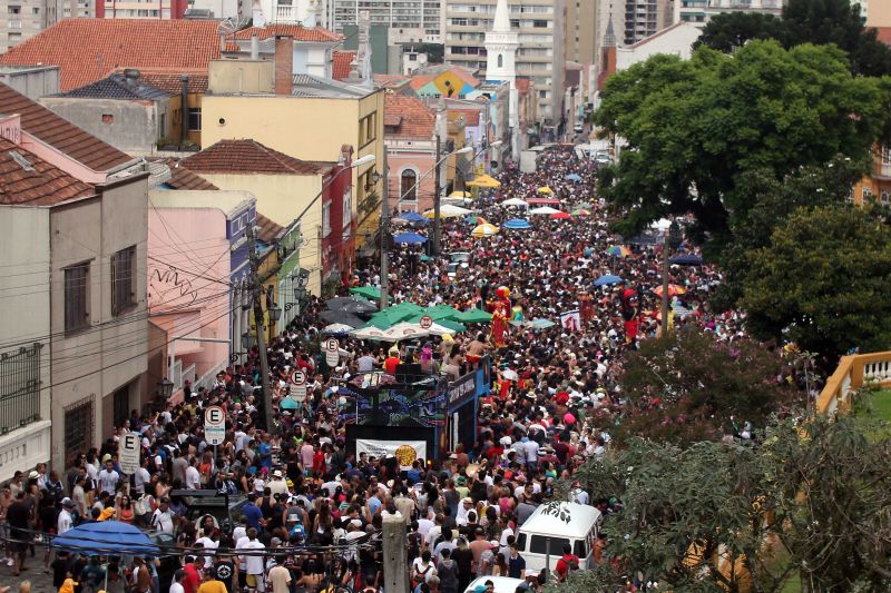Festa do Bloco Garibaldis e Sacis durou seis horas | Walter Alves / Gazeta do Povo