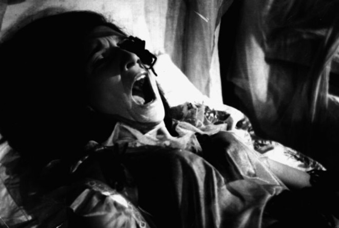 Cenas de Esta Noite Encarnarei no Teu Cadáver, um dos clássicos do cinema de horror brasileiro |