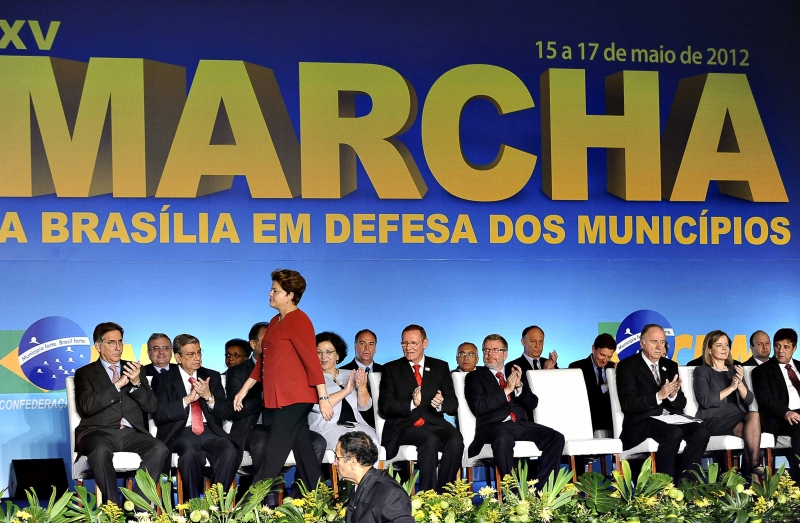 Dilma em encontro com prefeitos no ano passado: em 2013, mais dinheiro para pré-escolas e quadras esportivas | Wilson Dias/ABr