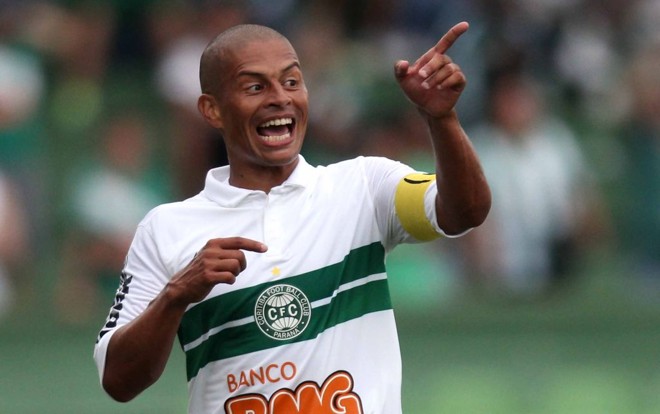 Alex teve boa participação no amistoso |