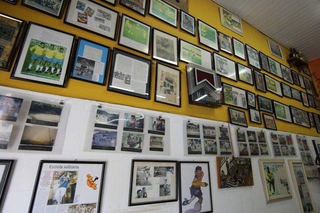 As paredes do local contam a vida do ex-jogador |
