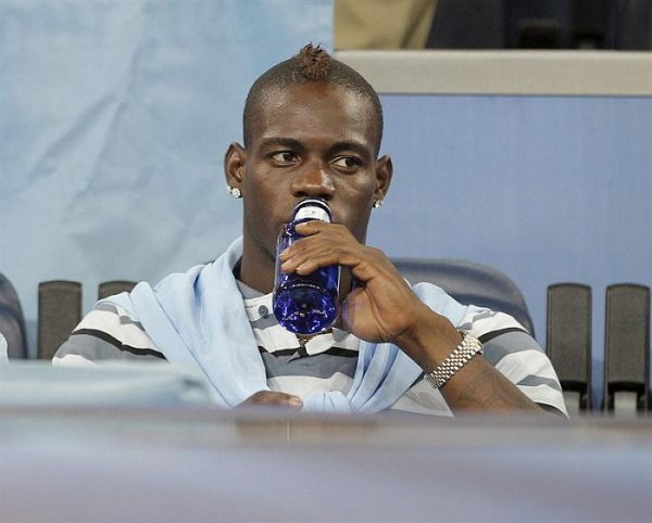 Balotelli quase chegou às vias de fato com o treinador Roberto Mancini | EFE