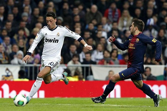 Alemão Özil puxa contra-ataque do Real contra o Barça | 