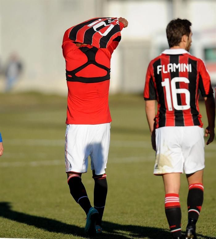 Boateng deixa o gramado após ser insultado por torcedores do Pro Patria | EFE