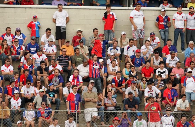 Torcida paranista durante partida da Série B do Brasileiro de 2012 |