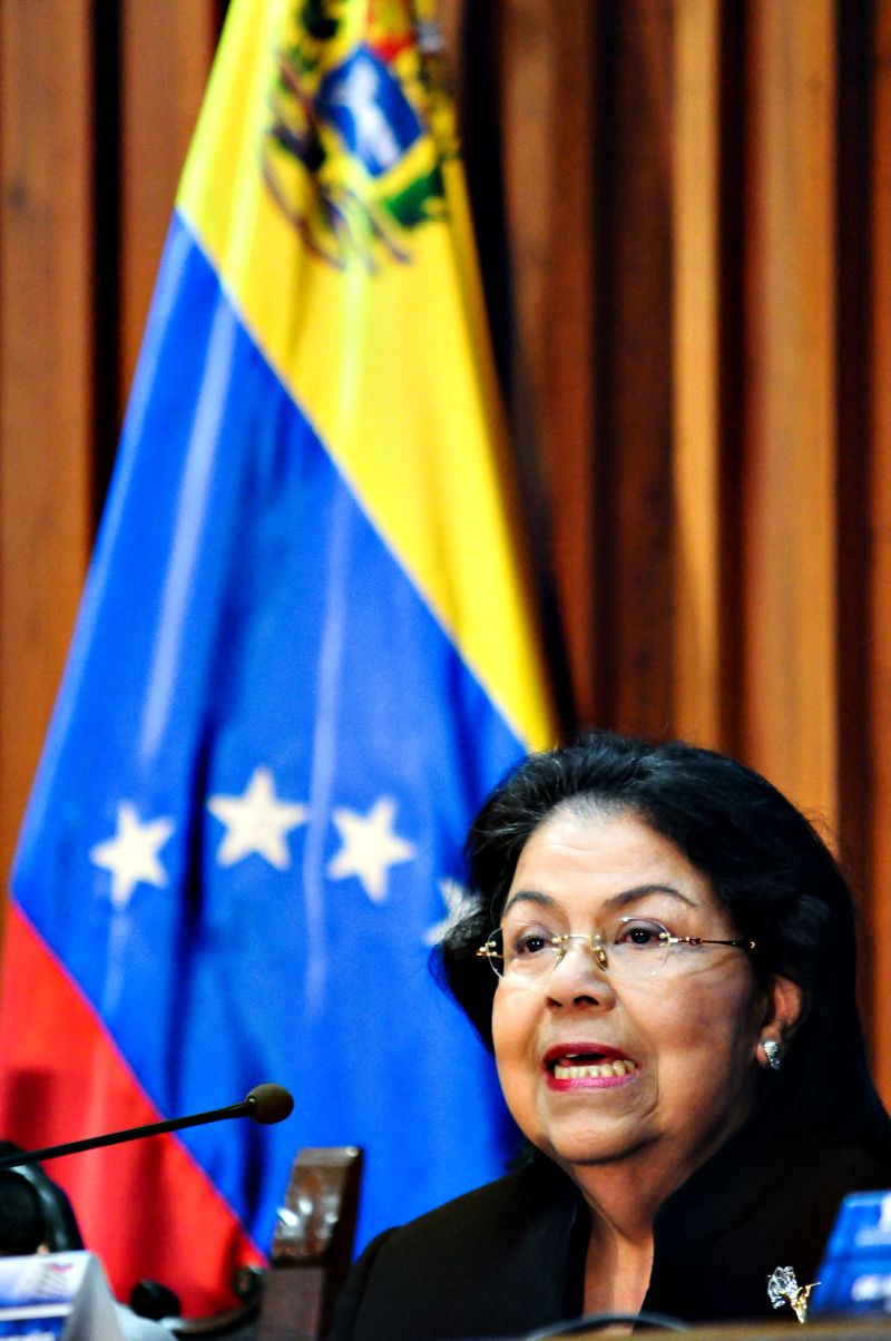 A presidente do Supremo, Luisa Estella Morales, ao anunciar decisão que favorece Chávez | Manaure Quintero/EFE