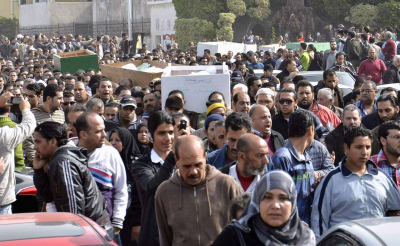 Manifestantes realizaram um funeral em massa em Port Said. Ao todo, protestos deixaram mais de 45 mortos | Stringer/Reuters
