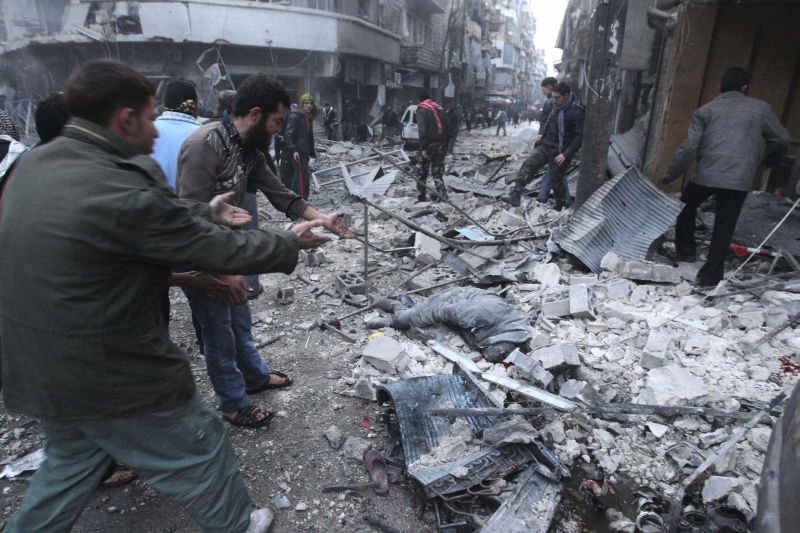 Moradores de Aleppo, cidade que virou campo de batalha, reagem após míssil provocar a morte de civis | Muzaffar Salman/Reuters