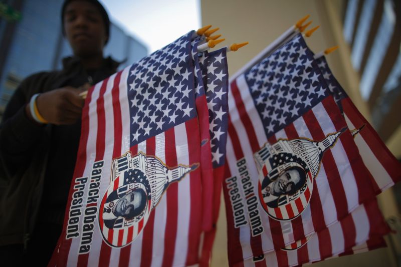 Imagem de Obama "estampa" bandeira dos EUA | REUTERS/Brian Snyder