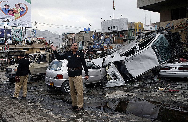 Área atingida por forte explosão em Quetta, no Paquistão: número de mortos chega a 50 | REUTERS/Naseer Ahmed